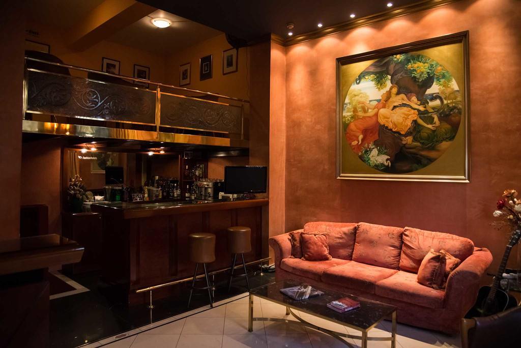 Alfa Hotel Пирей Экстерьер фото