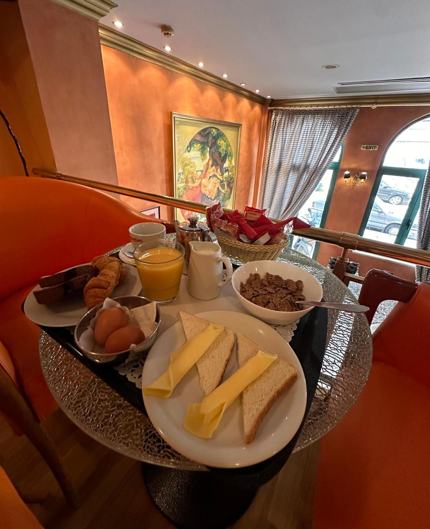 Alfa Hotel Пирей Экстерьер фото