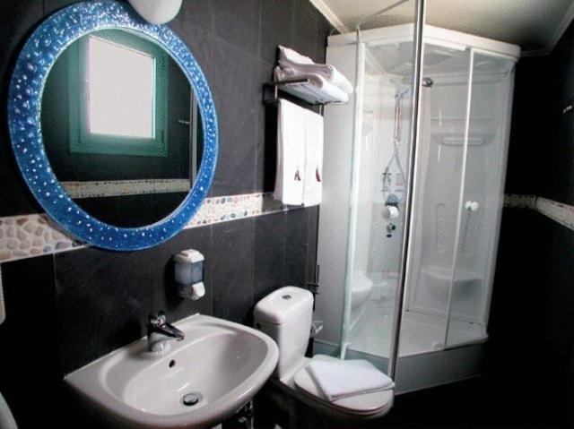 Alfa Hotel Пирей Номер фото